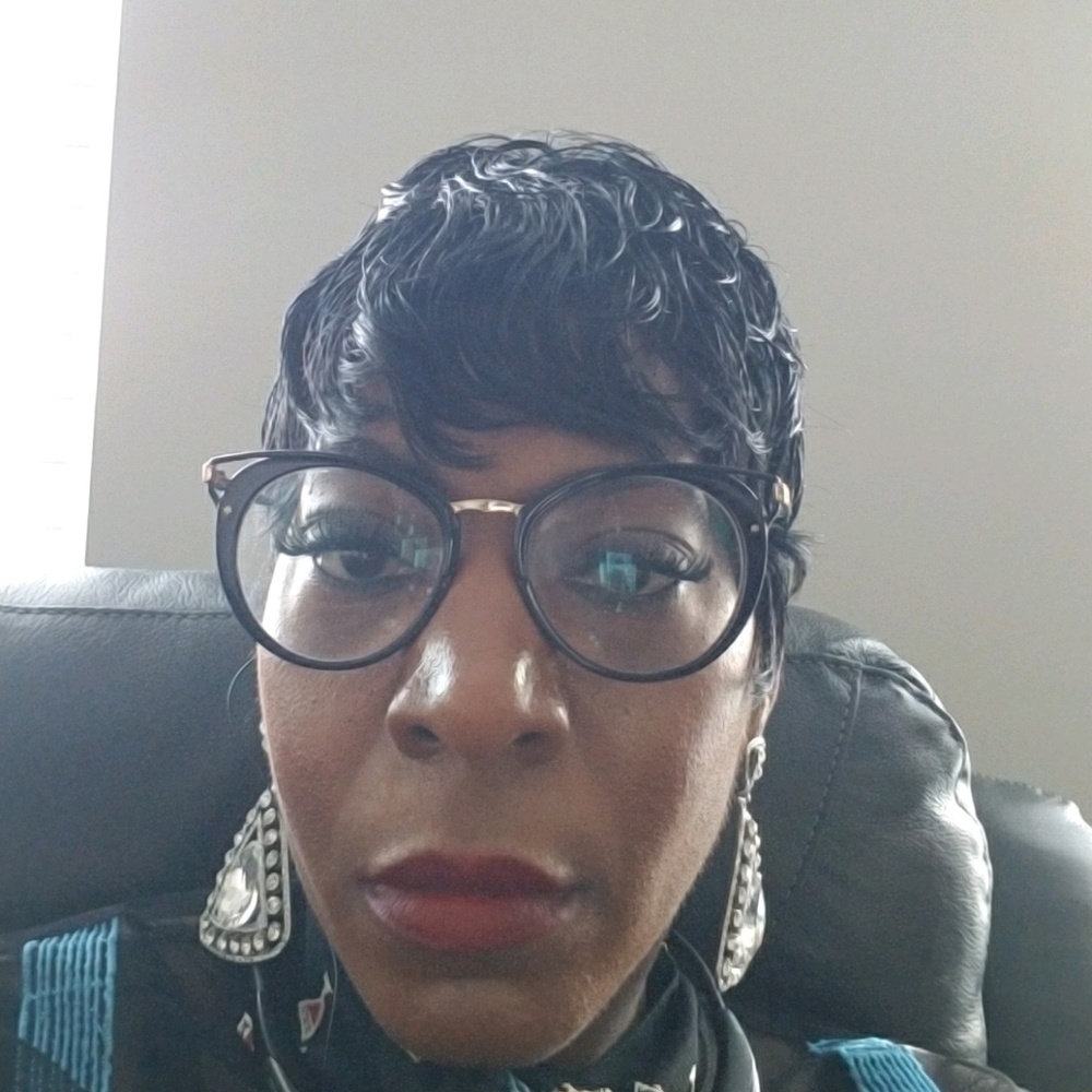 Meet your Posher, Pamela